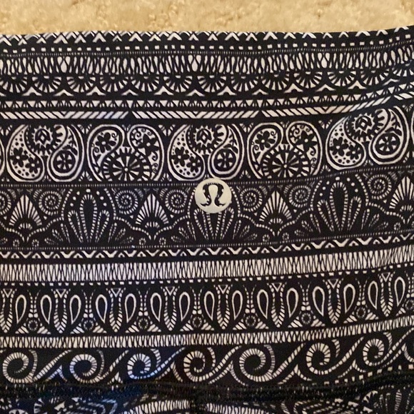 Lululemon size 8 leggings - Picture 3 of 3